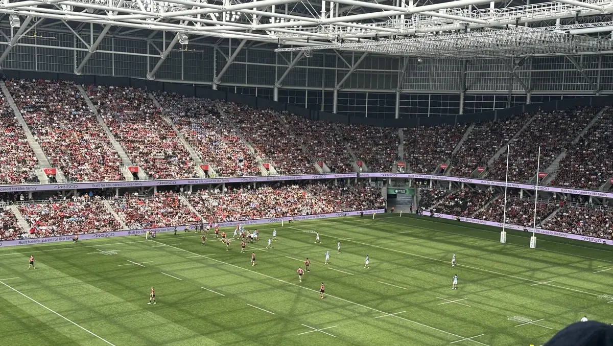 Six people treated for heat amid warning One NZ stadium's temps 'jump around dramatically'